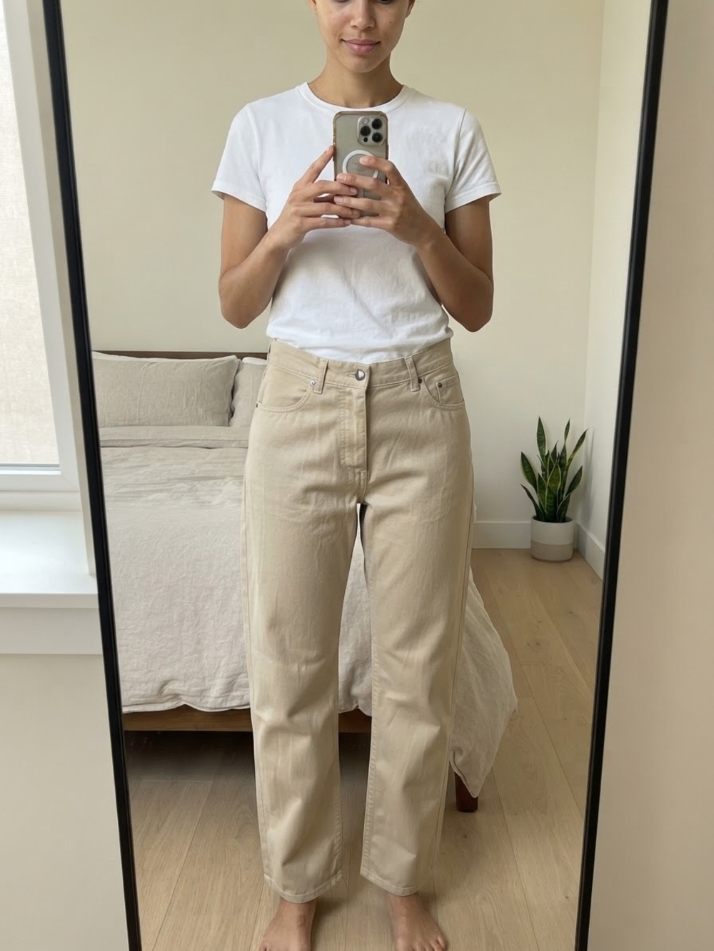 Arje: High-Rise Straight Leg Pants in Beige